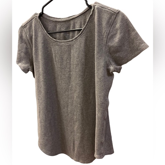 Lululemon Women’s Gray Waffle Knit Short Sleeve Tee Shirt Workout Top - Picture 3 of 11